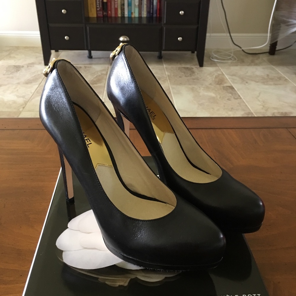 Michael Kors black pump.